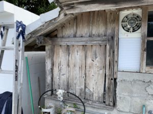 伊是名の古民家の古い外壁