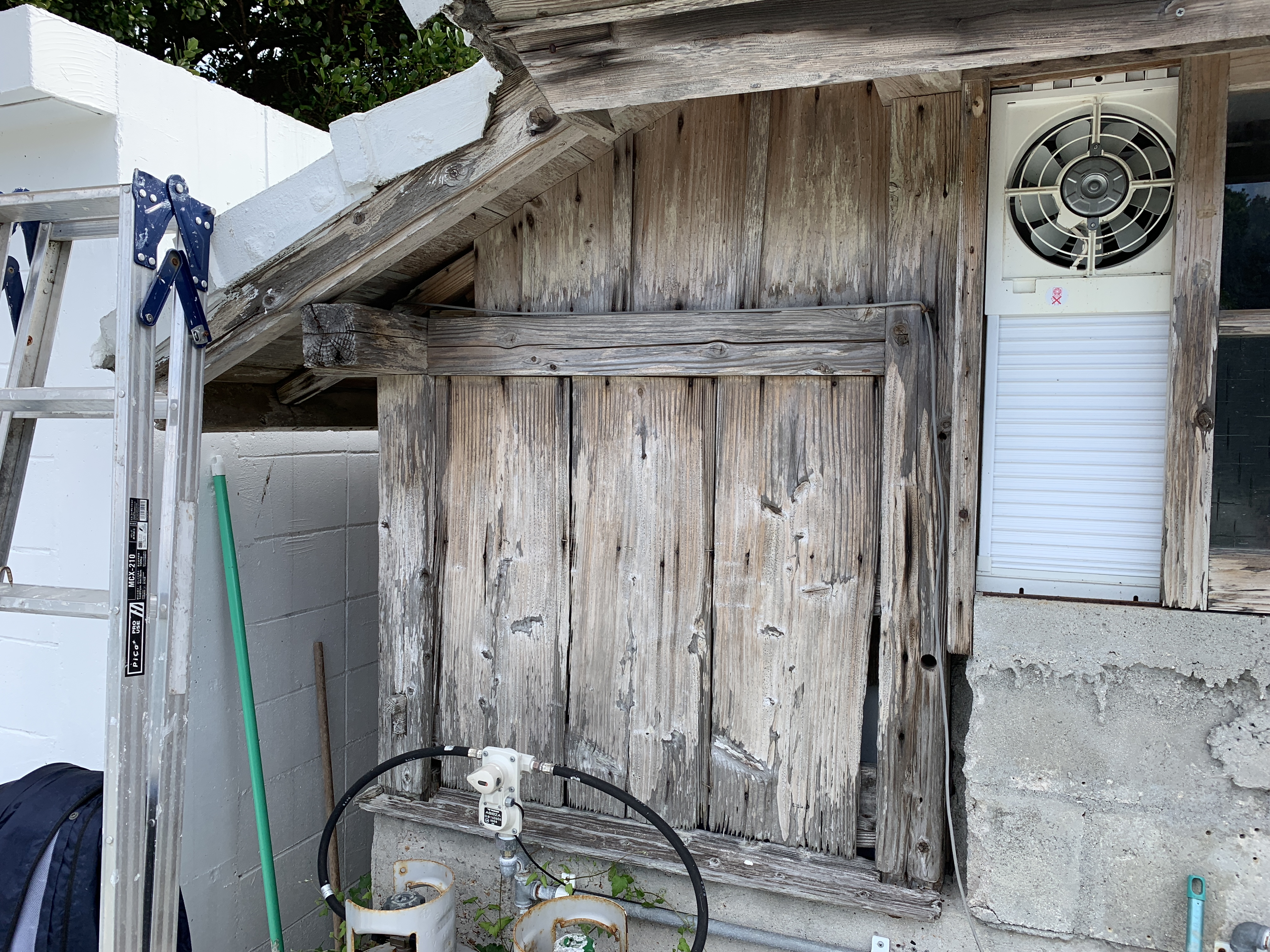 自宅兼ショップの古民家の外壁を修理！